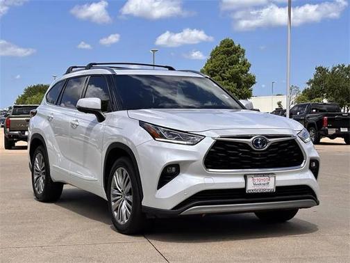 2023 Toyota Highlander Hybrid Platinum