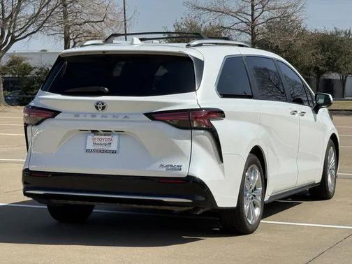 2023 Toyota Sienna Platinum