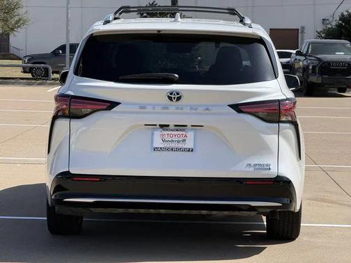 2023 Toyota Sienna Platinum