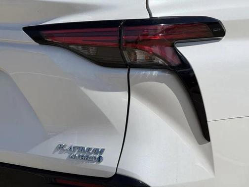 2023 Toyota Sienna Platinum