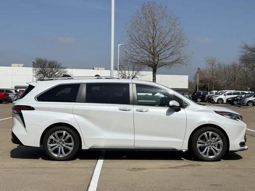 2023 Toyota Sienna Platinum