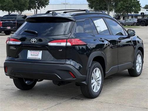 2025 Toyota Corolla Cross LE