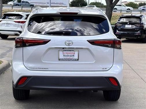 2024 Toyota Highlander XLE