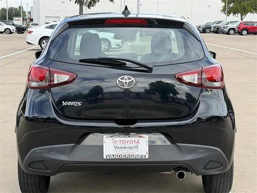 2020 Toyota Yaris Sedan LE