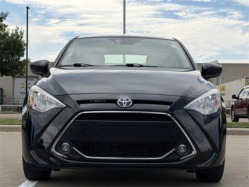 2020 Toyota Yaris Sedan LE
