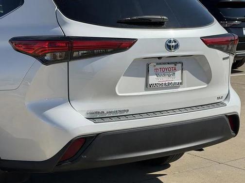 2023 Toyota Highlander Hybrid XLE