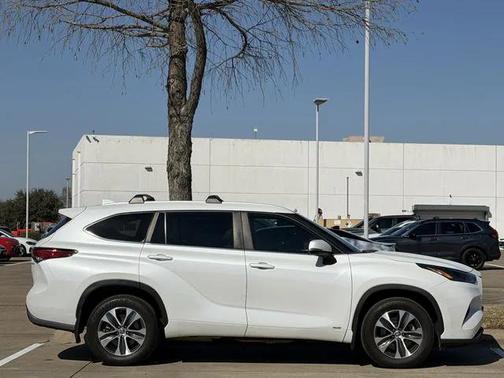 2023 Toyota Highlander Hybrid XLE