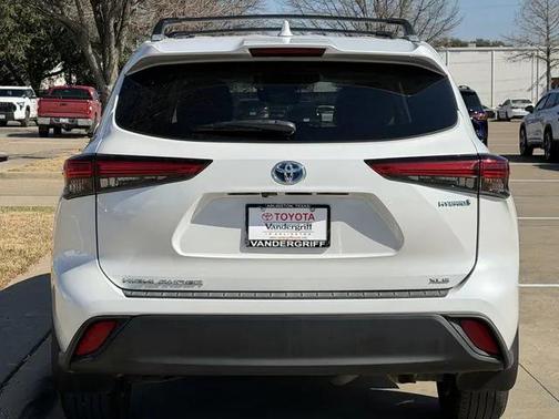 2023 Toyota Highlander Hybrid XLE