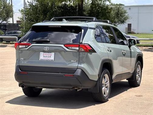 2022 Toyota RAV4 XLE