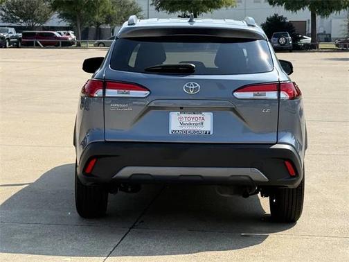 2024 Toyota Corolla Cross LE