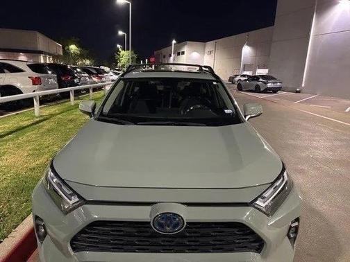 2023 Toyota RAV4 Hybrid XLE Premium