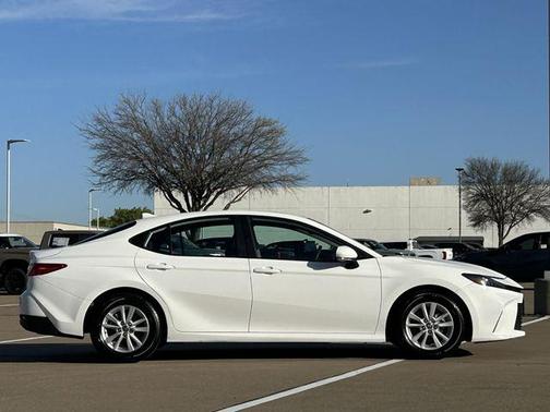 Ice Cap 2025 Toyota Camry LE