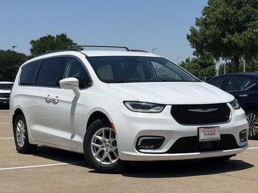 Bright White Clearcoat 2022 Chrysler Pacifica Touring L