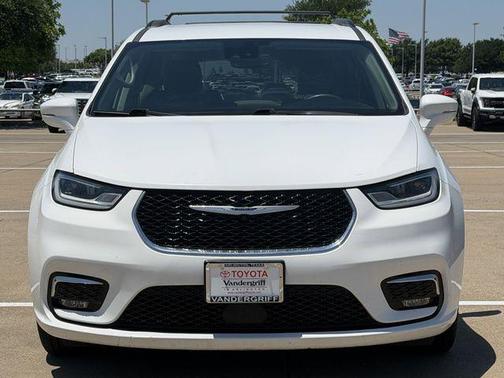 Bright White Clearcoat 2022 Chrysler Pacifica Touring L