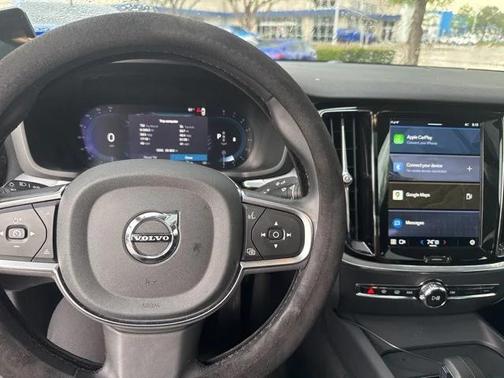2024 Volvo S60 B5 Core Dark Theme