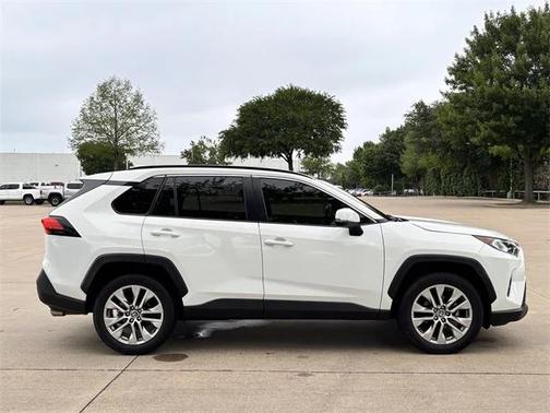 2020 Toyota RAV4 XLE Premium