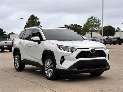 2020 Toyota RAV4 XLE Premium