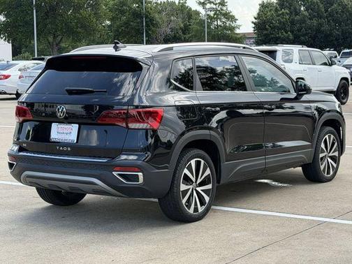 Deep Black Pearl 2022 Volkswagen Taos 1.5T SE