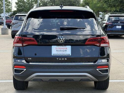 Deep Black Pearl 2022 Volkswagen Taos 1.5T SE