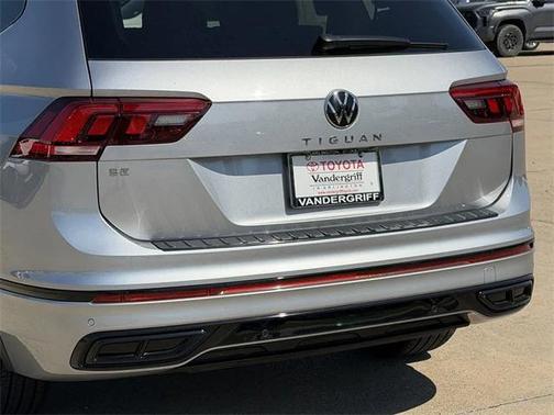 2024 Volkswagen Tiguan 2.0T SE R-Line Black