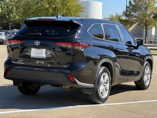 2024 Toyota Highlander LE