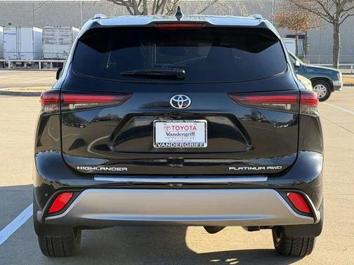 2024 Toyota Highlander Platinum