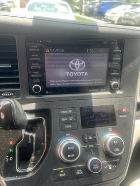 2019 Toyota Sienna XLE