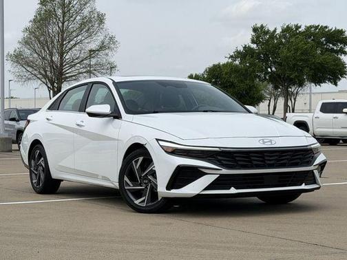 2025 Hyundai ELANTRA SEL