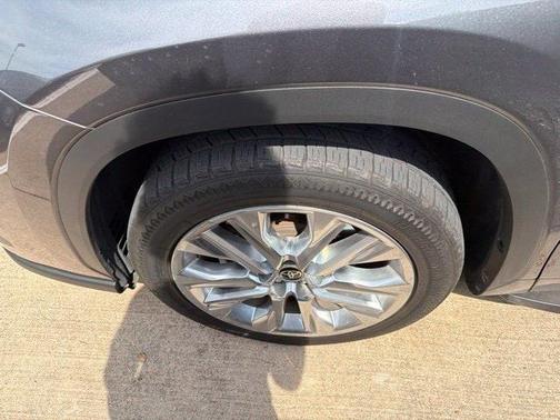 Magnetic Gray Metallic 2021 Toyota Highlander Limited