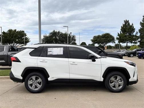 2025 Toyota RAV4 Hybrid LE