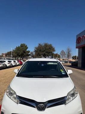 2019 Toyota Sienna LE