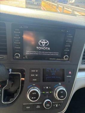 2019 Toyota Sienna LE