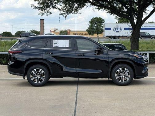 Midnight Black 2026 Toyota Highlander XLE