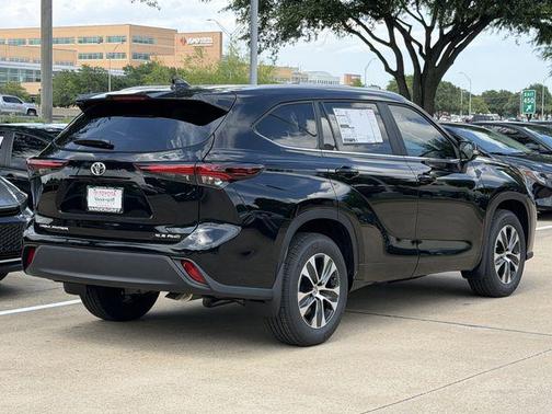 Midnight Black 2026 Toyota Highlander XLE