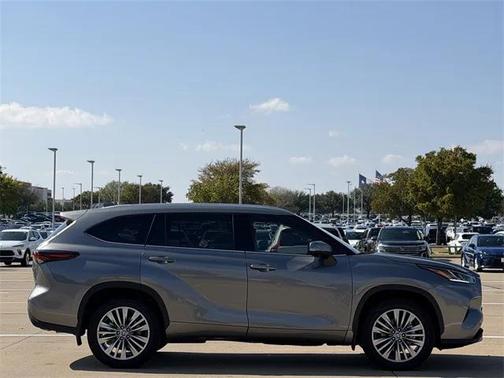 2025 Toyota Highlander Platinum