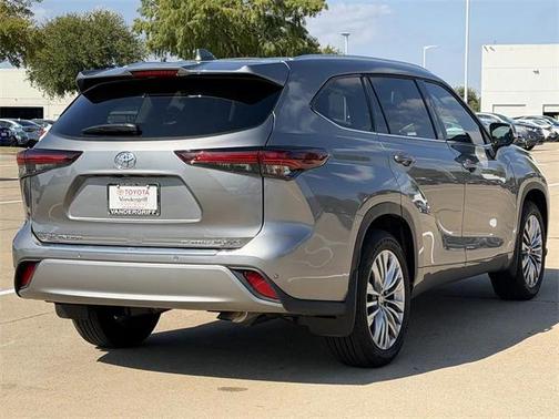 2025 Toyota Highlander Platinum