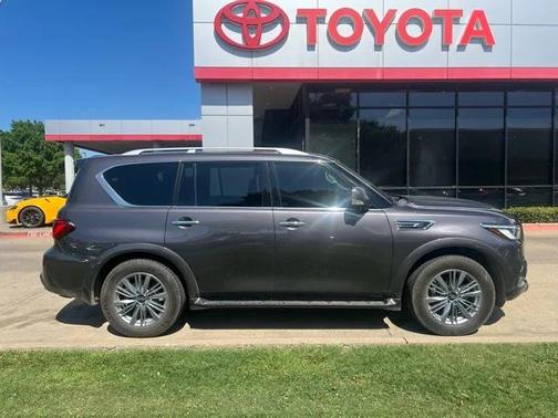 2022 INFINITI QX80 Luxe