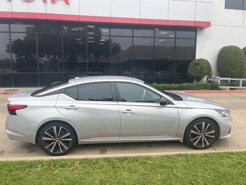 2021 Nissan Altima SR FWD