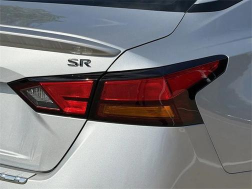 2021 Nissan Altima SR FWD