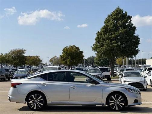 2021 Nissan Altima SR FWD