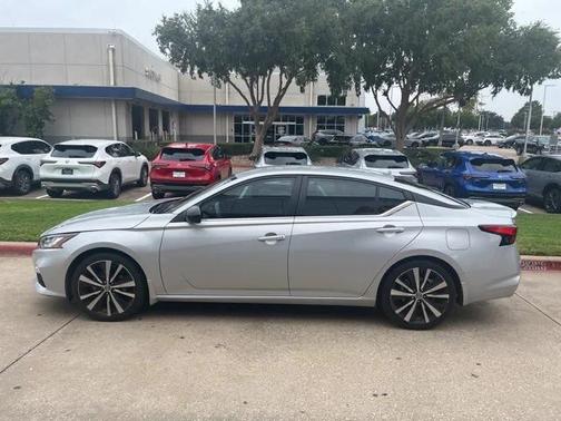 2021 Nissan Altima SR FWD