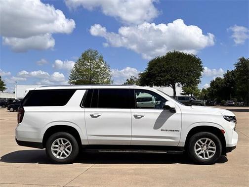 2023 Chevrolet Suburban LT