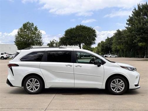 2023 Toyota Sienna XSE 7 Passenger
