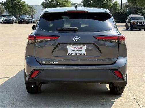 2022 Toyota Highlander L