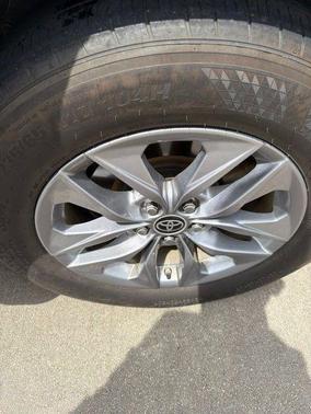 Pearl 2023 Toyota Sienna XLE