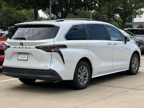 Pearl 2023 Toyota Sienna XLE