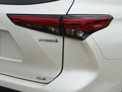 2020 Toyota Highlander Hybrid XLE