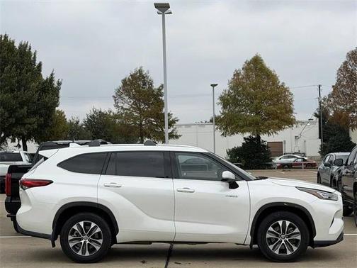 2020 Toyota Highlander Hybrid XLE