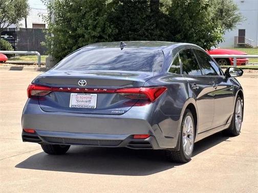 2021 Toyota Avalon Hybrid XLE Plus