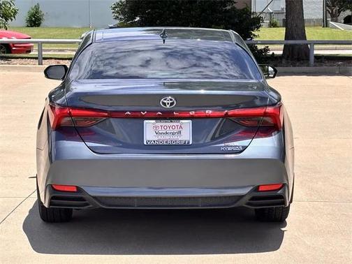 2021 Toyota Avalon Hybrid XLE Plus